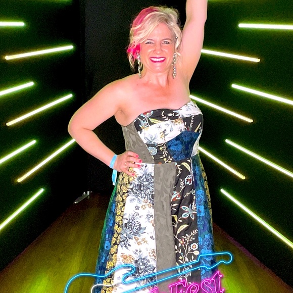 ๐Like for shows๐ - Picture 3 of 15